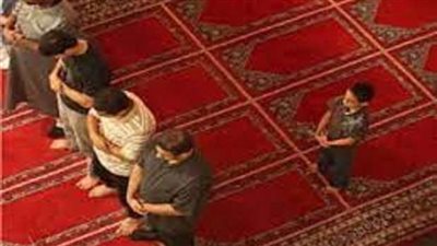 ما حكم صلاة المنفرد والجماعة قائمة؟ الإفتاء تجيب