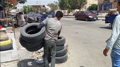 حملة مكبرة على محال الكاوتش بالإسماعيلية لإزالة الإشغالات (صور) 