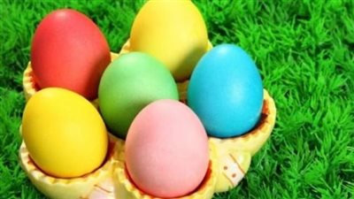  طريقة عمل البيض الملون بألوان طبيعية فى شم النسيم 