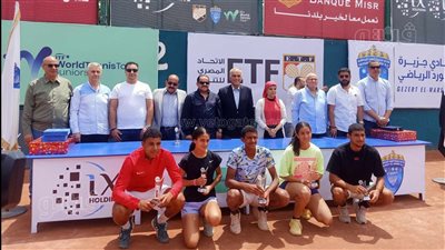تكريم الفائزين في نهائي بطولة التنس الدولية للناشئين تحت 18 سنة بنادي جزيرة الورد
