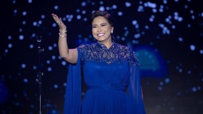 شيرين عبد الوهاب: لما بغني في أي بلد بحس إني صوتها، وأهل الكويت شالوني من على الأرض 