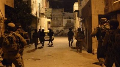 وسط إطلاق نار كثيف، قوات الاحتلال تقتحم قرية يتما في الضفة الغربية