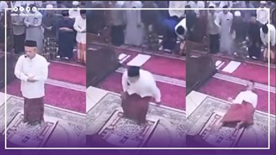 وفاة أكاديمي معروف في إندونيسيا خلال صلاة الفجر (فيديو)