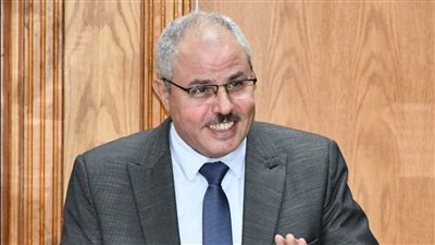 تكريم المتفوقين في الأنشطة الطلابية بجامعة القناة