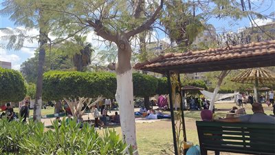 التذكرة بـ 5 جنيهات، أهالي المنصورة يتوافدون على حديقة شجرة الدر (صور) 