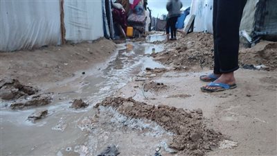 بعد إخلاء سكان رفح، الأمطار الغزيرة تهطل على غزة، والفلسطينيون يعتبرونها رسالة من الله