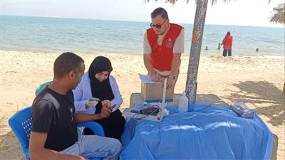 انتشار فرق الصحة والهلال الأحمر بشواطئ ومتنزهات الإسماعيلية لتأمين الاحتفال بشم النسيم (صور) 