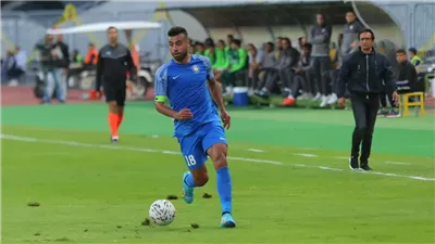 راجع نفسك، مهاجم سموحة ينتقد حكم مباراته مع الزمالك بسبب الطرد