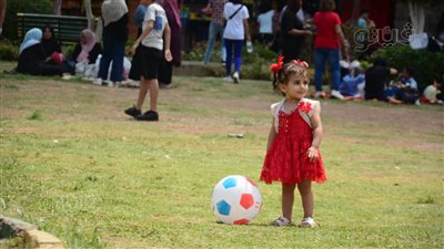 لعب وضحك وسيلفي، احتفالات المصريين بشم النسيم بالحدائق (فيديو وصور)