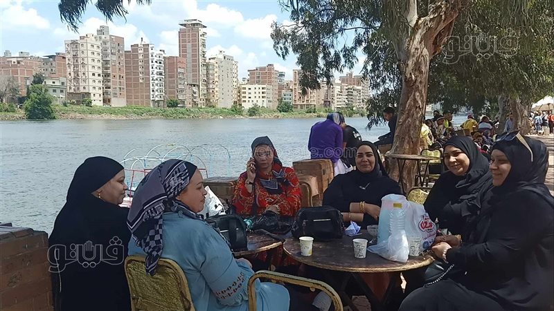 الاستمتاع بشم النسيم