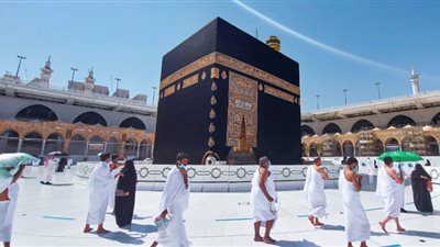 شعبة الملابس توضح أسباب تفاوت سعر ملابس الإحرام وهذه أسعارها بالأسواق