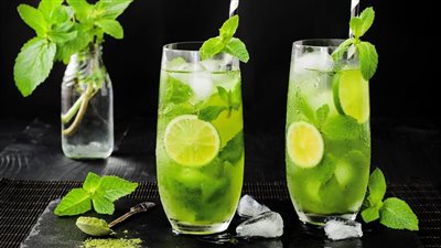 طريقة عمل عصير الليمون بالنعناع لتنظيف الجسم بعد الفسيخ والرنجة