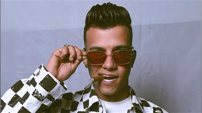 مطربو المهرجانات والشعبي أمام القسم لمرافقة 