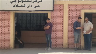  توافد المواطنين على حى دار السلام لتقديم طلبات التصالح (صور)