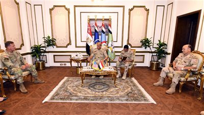 وزير الدفاع يلتقي قائد القيادة المركزية الأمريكية بشأن الأزمة في عزة 