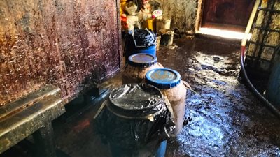 ضبط مصنع تعبئة زيوت غير صالحة ومعاد استخدامها فى الإسكندرية 