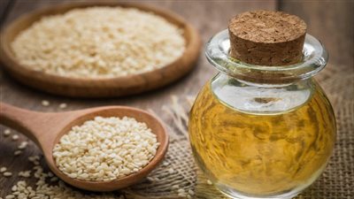يعالج التوتر والقلق ويحسن المزاج، فوائد مذهلة لزيت السمسم 