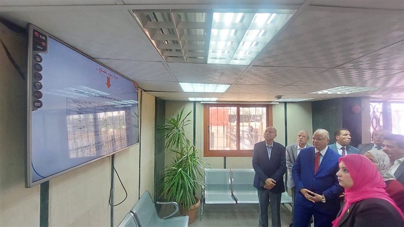 محافظ القاهرة خلال