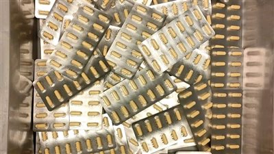 ضبط 840 قرص مخدر بحوزة راكب في مطار الغردقة 