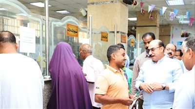 محافظ أسوان يتابع تلقى طلبات التصالح في مخالفات البناء (صور)