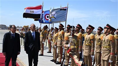 رئيس الوزراء يستقبلُ نظيره الأردني بمطار القاهرة الدولي (صور)