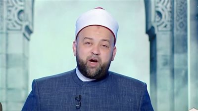 ما حكم حج الرجل عن أخته المريضة؟ الشيخ يسري عزام يجيب