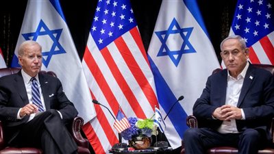  أزمة تلوح في الأفق بين الإدارة الأمريكية وحكومة الاحتلال.. ضربات بايدن بدأت بقرار تعليق شحنات الأسلحة.. وصحيفة عبرية تعتبرها رسالة تهديد لإسرائيل بشأن رفح