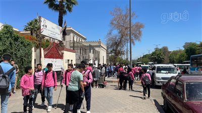 طلاب أول ثانوي بالجيزة: امتحان العربي صعب والتاب بيهنج (فيديو وصور)