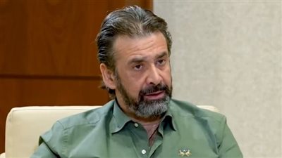 حفاظا على حرمة الموت، كريم عبد العزيز يعلن منع التصوير فى جنازة والدته