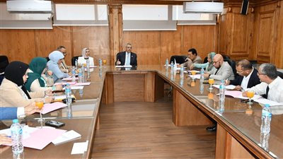 حلقة نقاشية حول تأسيس شركة مساهمة مصرية بجامعة قناة السويس 