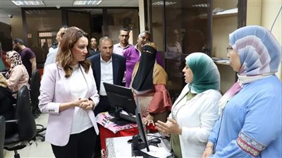 نائب محافظ الجيزة تتابع تلقي طلبات التصالح على مخالفات البناء (صور)