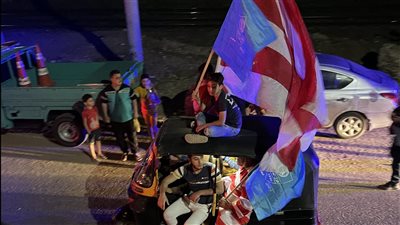 جمهور بلدية المحلة يشارك مشجعي الغزل فرحتهم بالتأهل للدوري الممتاز (صور)