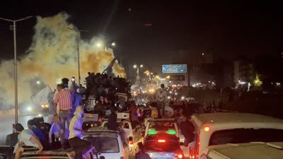 بالألعاب النارية، حشود جماهيرية تستقبل لاعبي غزل المحلة بعد الصعود للممتاز (فيديو) 