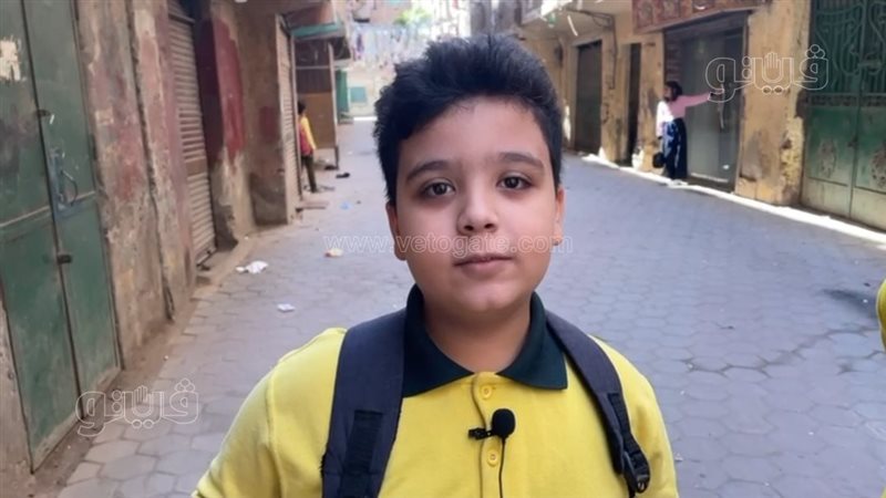 طالب بالصف الرابع