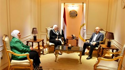 وزير النقل يبحث مع نظيرته الأردنية تدعيم التعاون المشترك