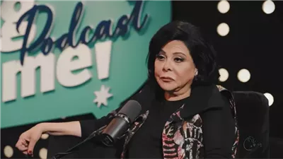 إسعاد يونس تعزي كريم عبد العزيز في وفاة والدته