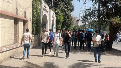 طلاب الصف الثاني الثانوي بالجيزة: امتحان العربي في مستوى الطالب المتوسط
