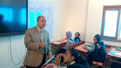 وكيل تعليم الأقصر يطمئن على سير الامتحانات