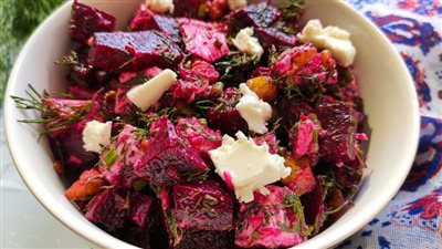 طريقة عمل سلطة البنجر بالجبنة، سهلة ولذيذة ومغذية