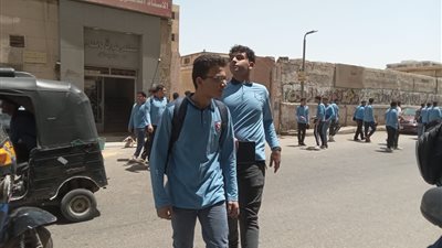 طلاب الصف الثاني الثانوي بالقاهرة: 