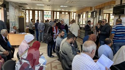 توافد المواطنين على المركز التكنولوجي شرق الإسكندرية لتقديم طلبات التصالح (صور)