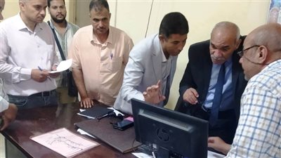 السكرتير العام يتابع تلقي طلبات التصالح في سوهاج (صور)