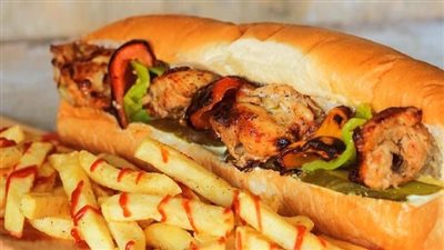  طريقة عمل ساندويتش الشيش طاووق، أكلة خفيفة وسريعة 