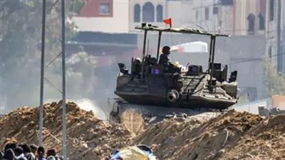 الدبابات الإسرائيلية تطوق الجانب الشرقي من جنوب غزة 