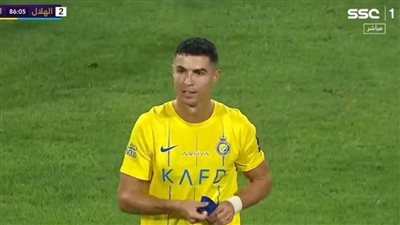 كريستيانو رونالدو يكرر حركته غير الأخلاقية في مباراة الأخدود (فيديو)
