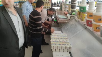 ضبط 310 علب سجائر مجهولة المصدر خلال حملات بالمنوفية