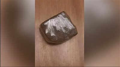 مزاجه عالي، ضبط نصف فرش حشيش بحوزة راكب بمطار الغردقة (صور) 