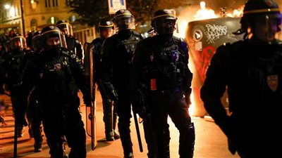 هجوم مسلح على مركز للشرطة في باريس وإصابة رجلي أمن (فيديو)