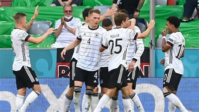 استعدادا لليورو، اليونان تتقدم على ألمانيا بهدف في الشوط الأول 