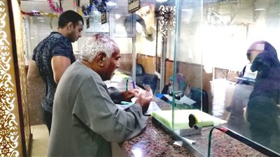 رئيس مدينة الأقصر يتابع عملية استقبال طلبات التصالح على مخالفات البناء